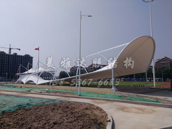 虞園學(xué)?？磁_膜結構